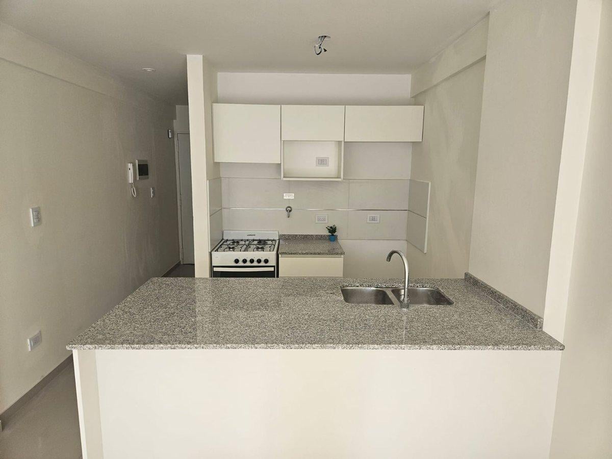 Foto de ALQUILER MONOAMBIENTE CON BALCÓN EN MONTE CASTRO, imagen 4