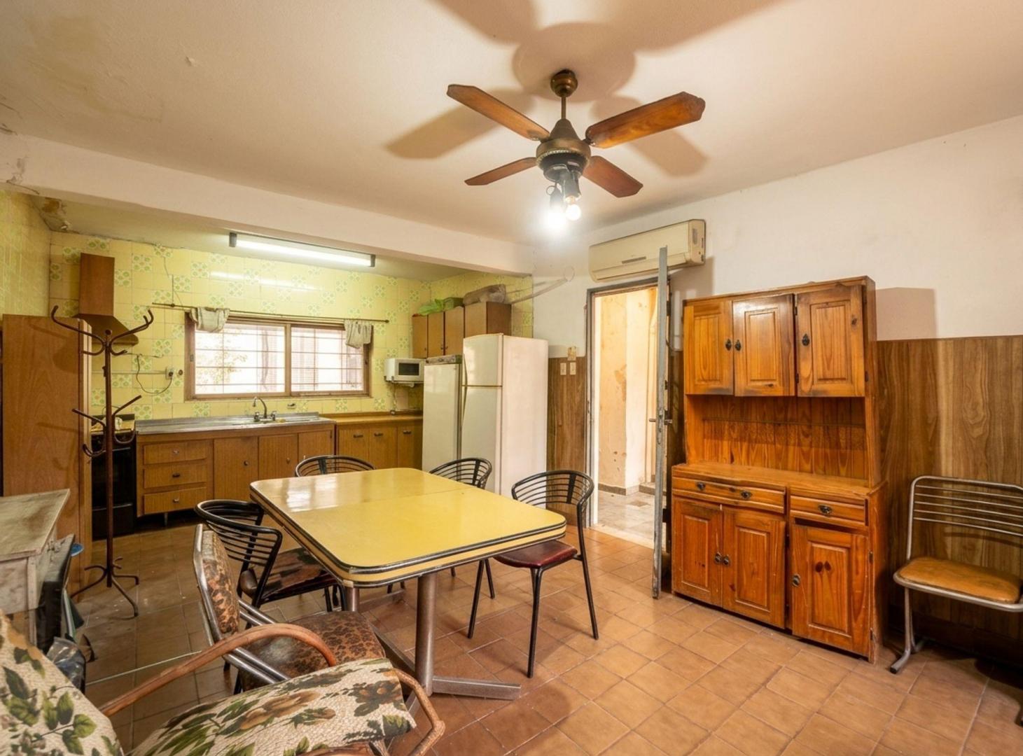 Foto de CASA LOTE PROPIO A RECICLAR VENTA LA PATERNAL, imagen 2