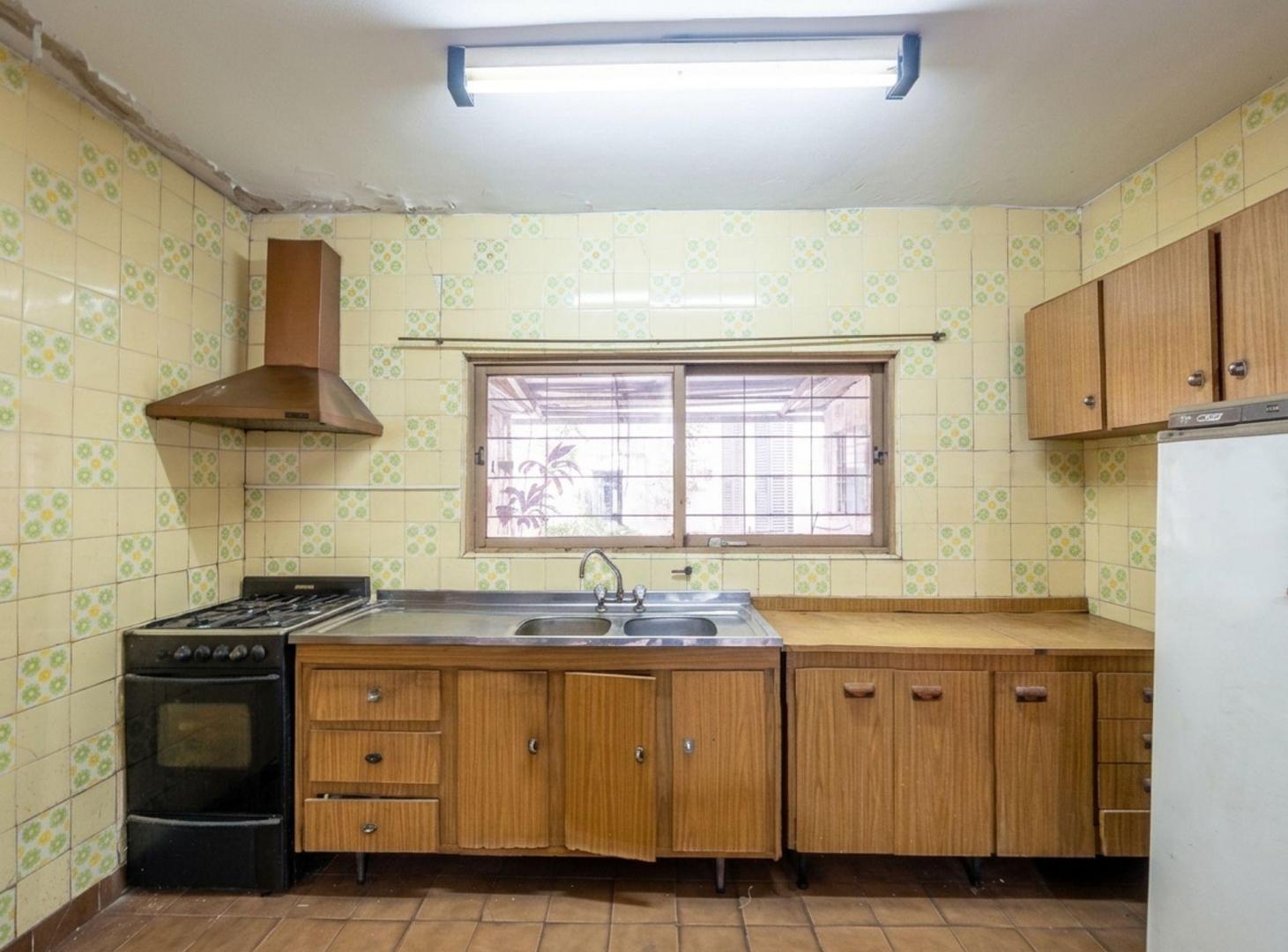 Foto de CASA LOTE PROPIO A RECICLAR VENTA LA PATERNAL, imagen 1