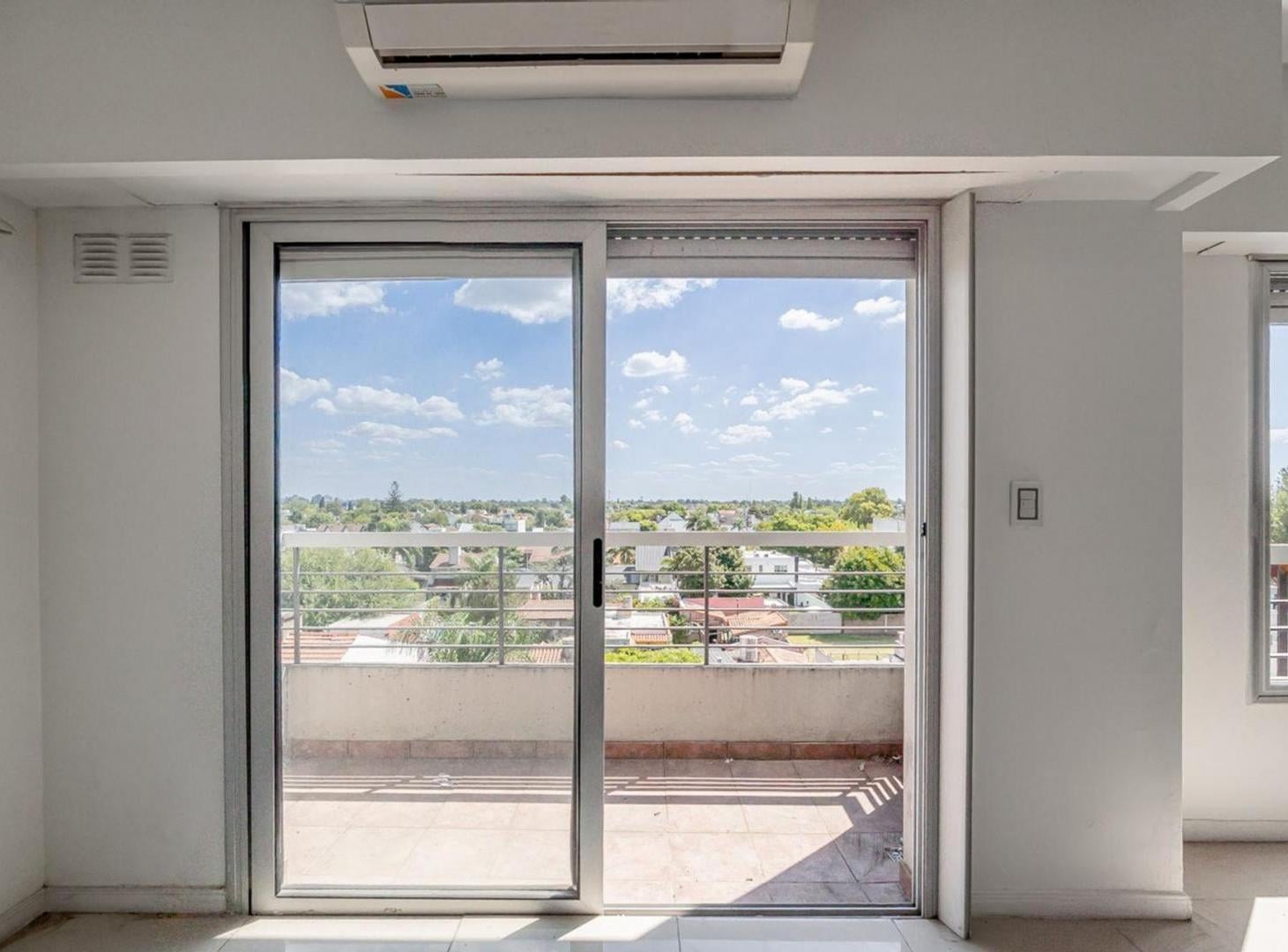 Foto de DEPARTAMENTO EN VENTA 4 AMBIENTES EN CASTELAR, imagen 3