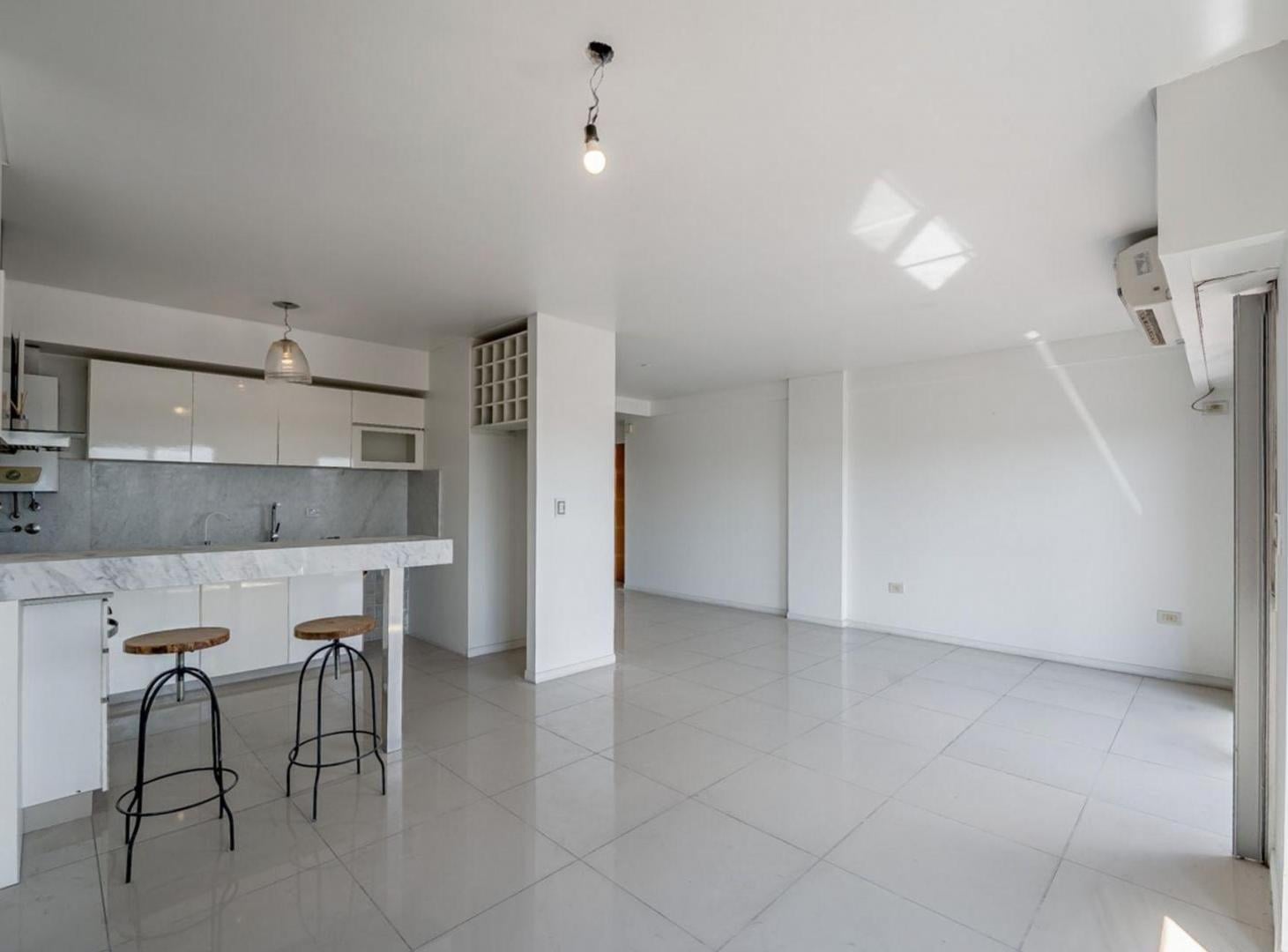 Foto de DEPARTAMENTO EN VENTA 4 AMBIENTES EN CASTELAR, imagen 1