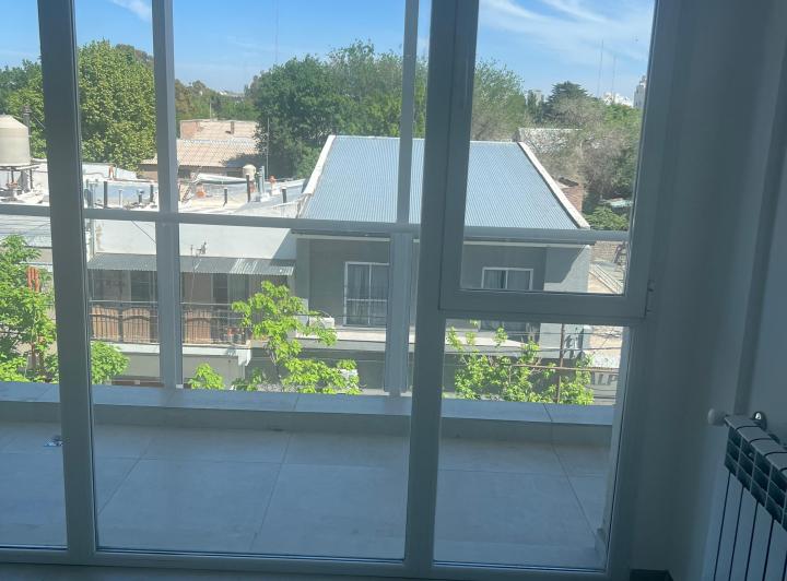 Departamento céntrico de 1 dormitorio y cochera en Cipolletti 3