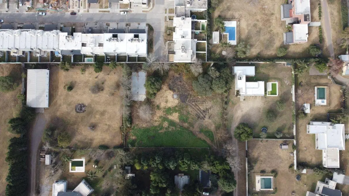 Exclusivo Lote de 1.619m en Sacramento  Máxima Categoría y Privacidad en Zona Sur 3
