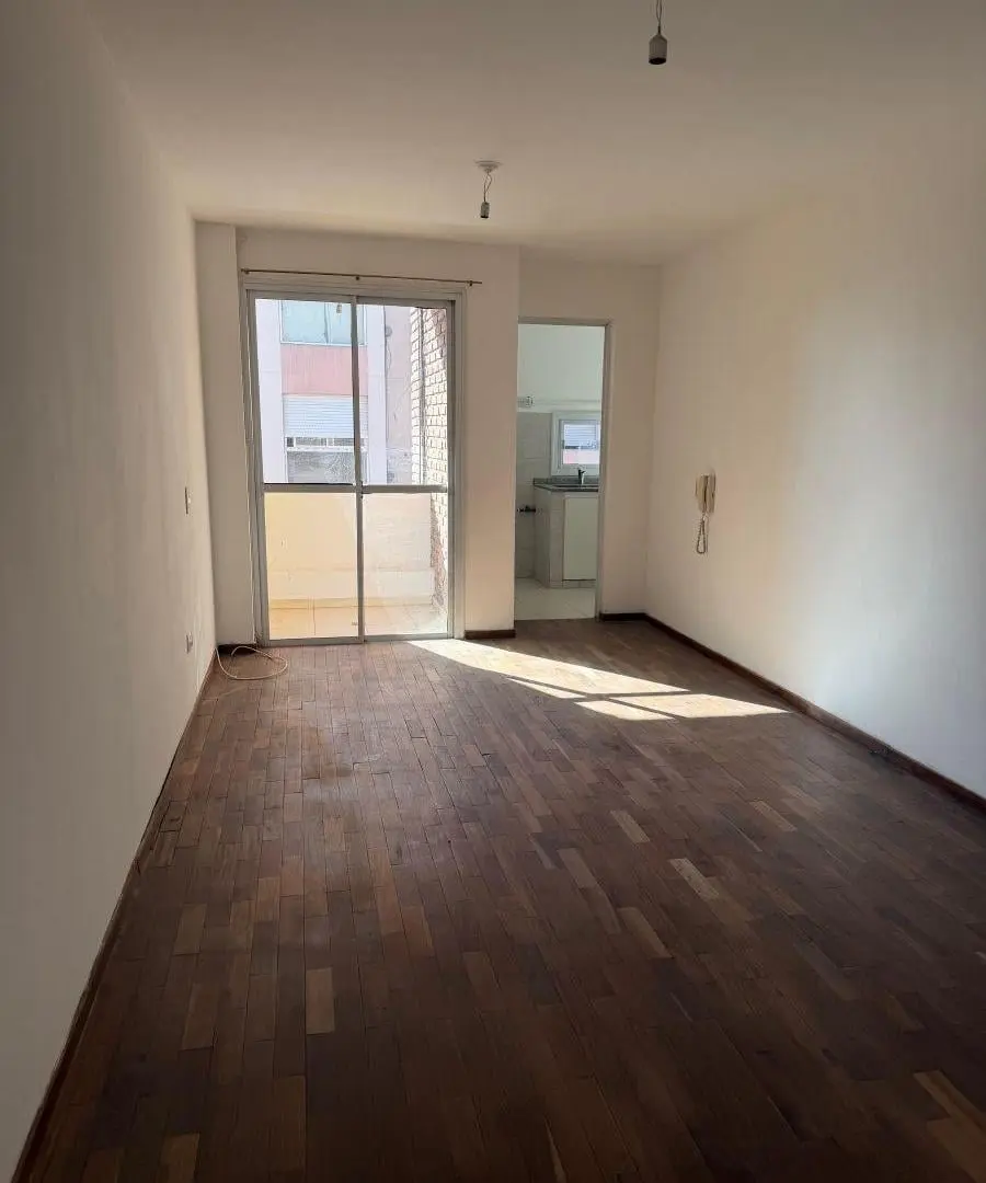 ALQUILO DEPTO DE 1 DORMITORIO ZONA CENTRO. A 2 CUADRAS DE BV ILLIA. 1
