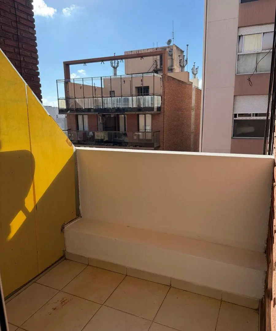 ALQUILO DEPTO DE 1 DORMITORIO ZONA CENTRO. A 2 CUADRAS DE BV ILLIA. 4