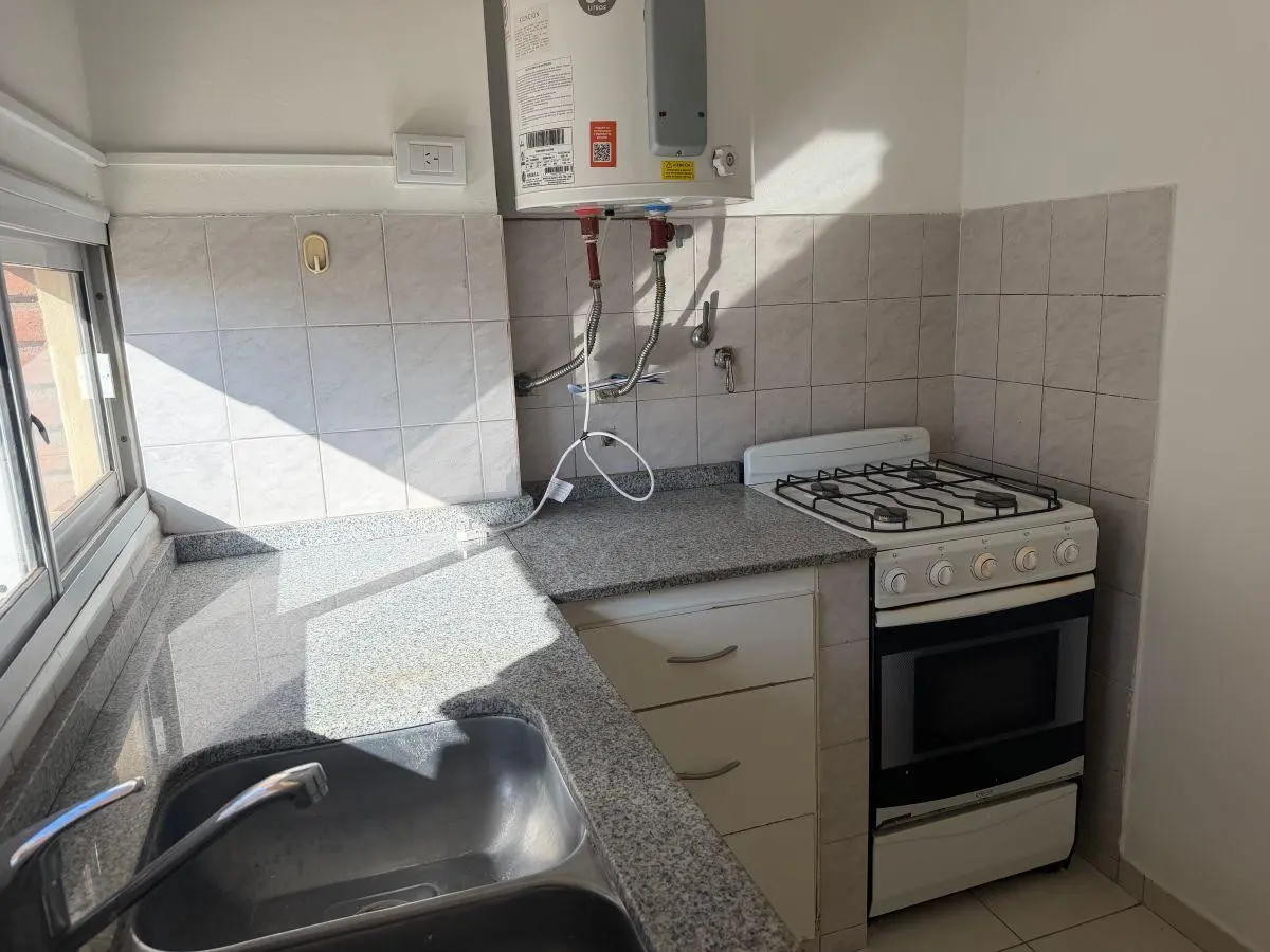 ALQUILO DEPTO DE 1 DORMITORIO ZONA CENTRO. A 2 CUADRAS DE BV ILLIA. 3