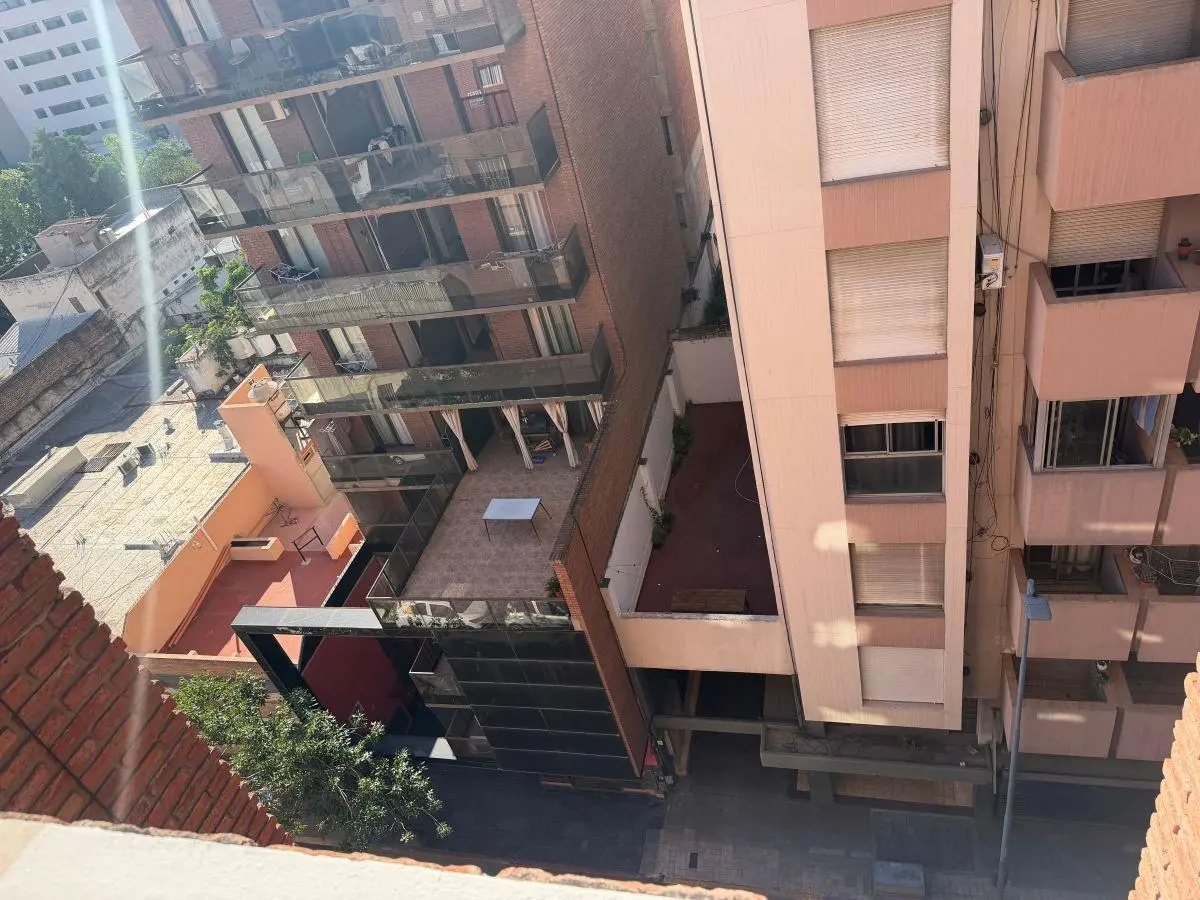 ALQUILO DEPTO DE 1 DORMITORIO ZONA CENTRO. A 2 CUADRAS DE BV ILLIA. 5