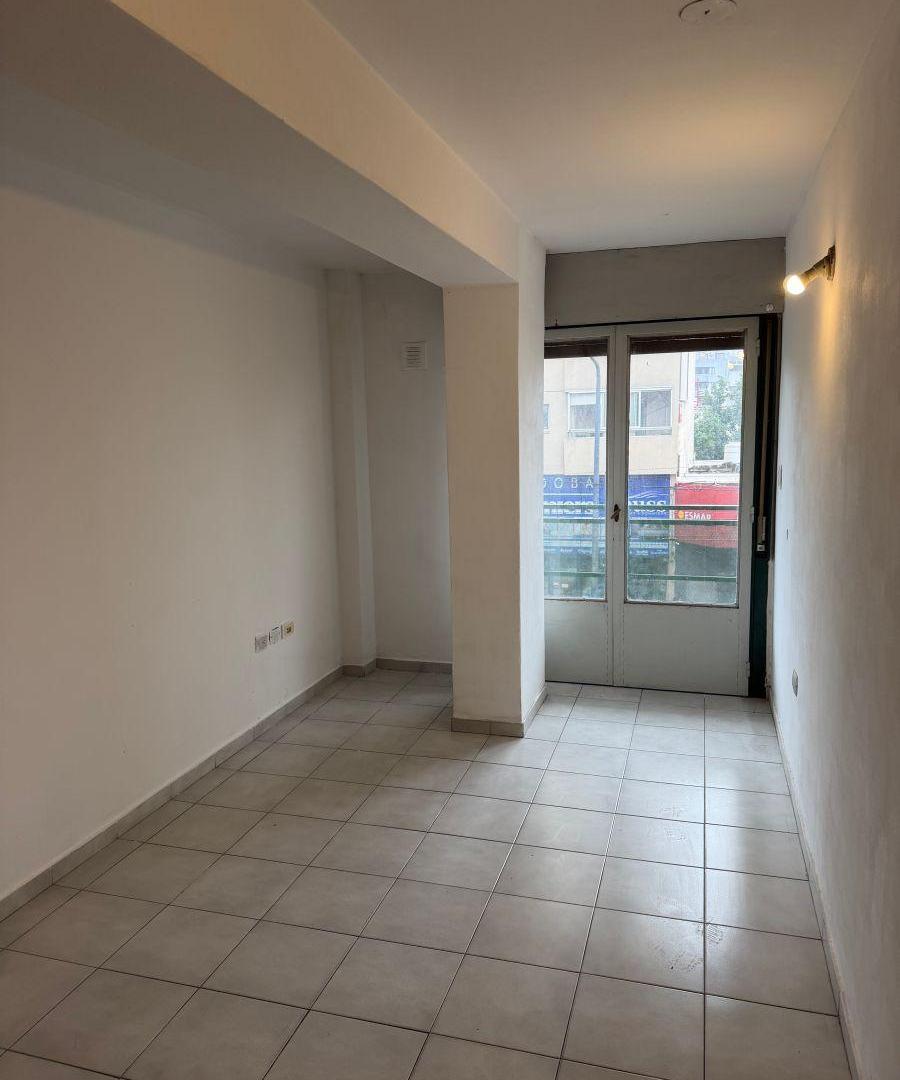Foto de ALQUILO DEPARTAMENTO 1 DORMITORIO CON BALCON SOBRE COLON A MTS DEL EX, imagen 2