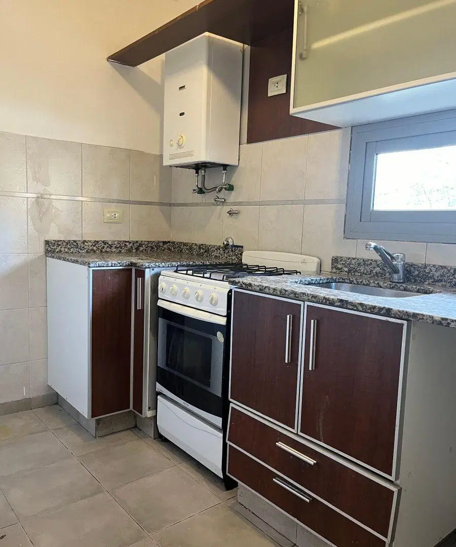 ALQUILO DEPTO DE 1 DORMITORIO FRENTE. EXCELENTE UBICACION. NUEVA CORDOBA 4