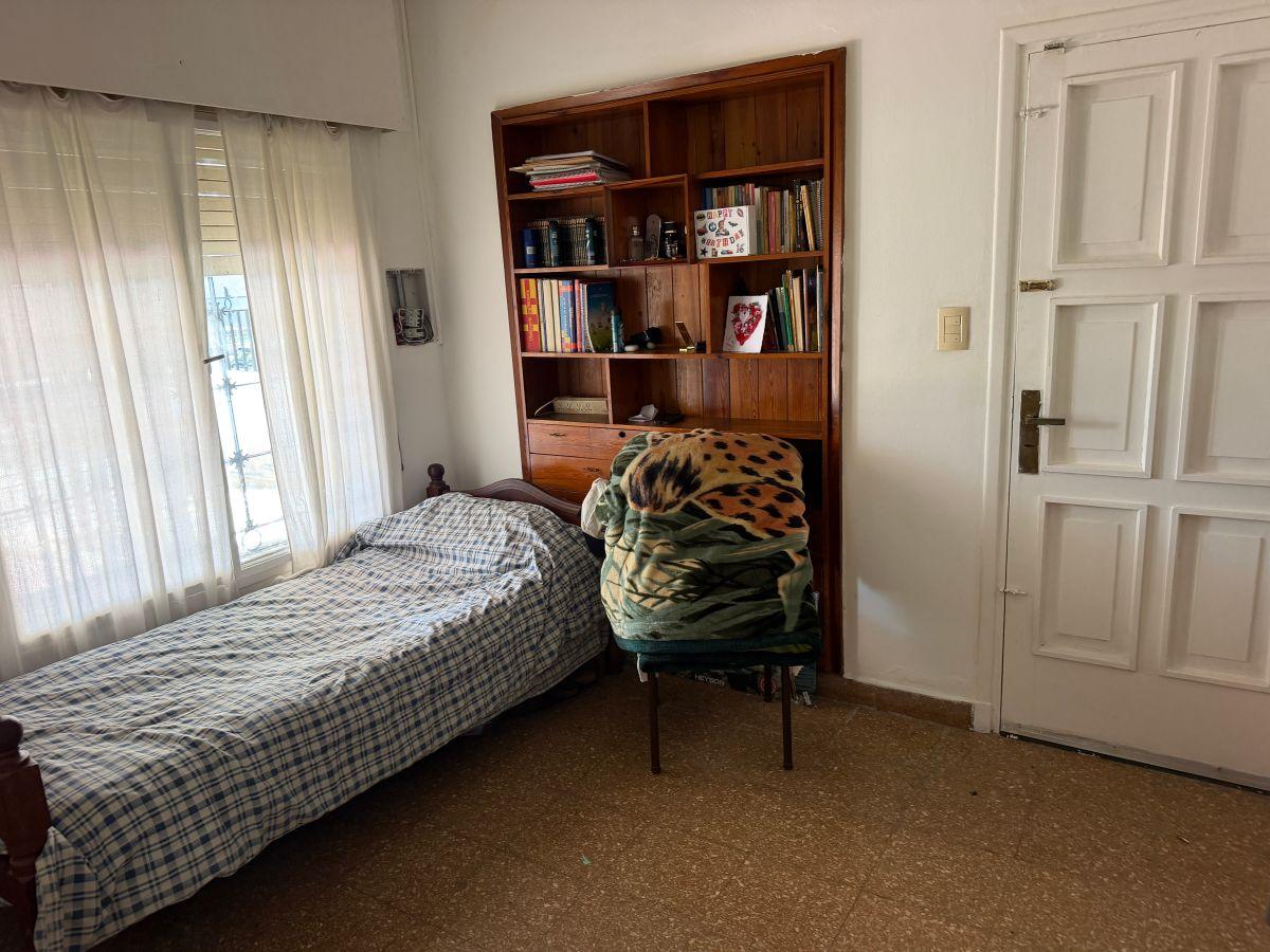 Foto de SE VENDE CASA 2 DORMITORIOS C/ESCRITORIO. EXCELENTE UBICACION!!!, imagen 4