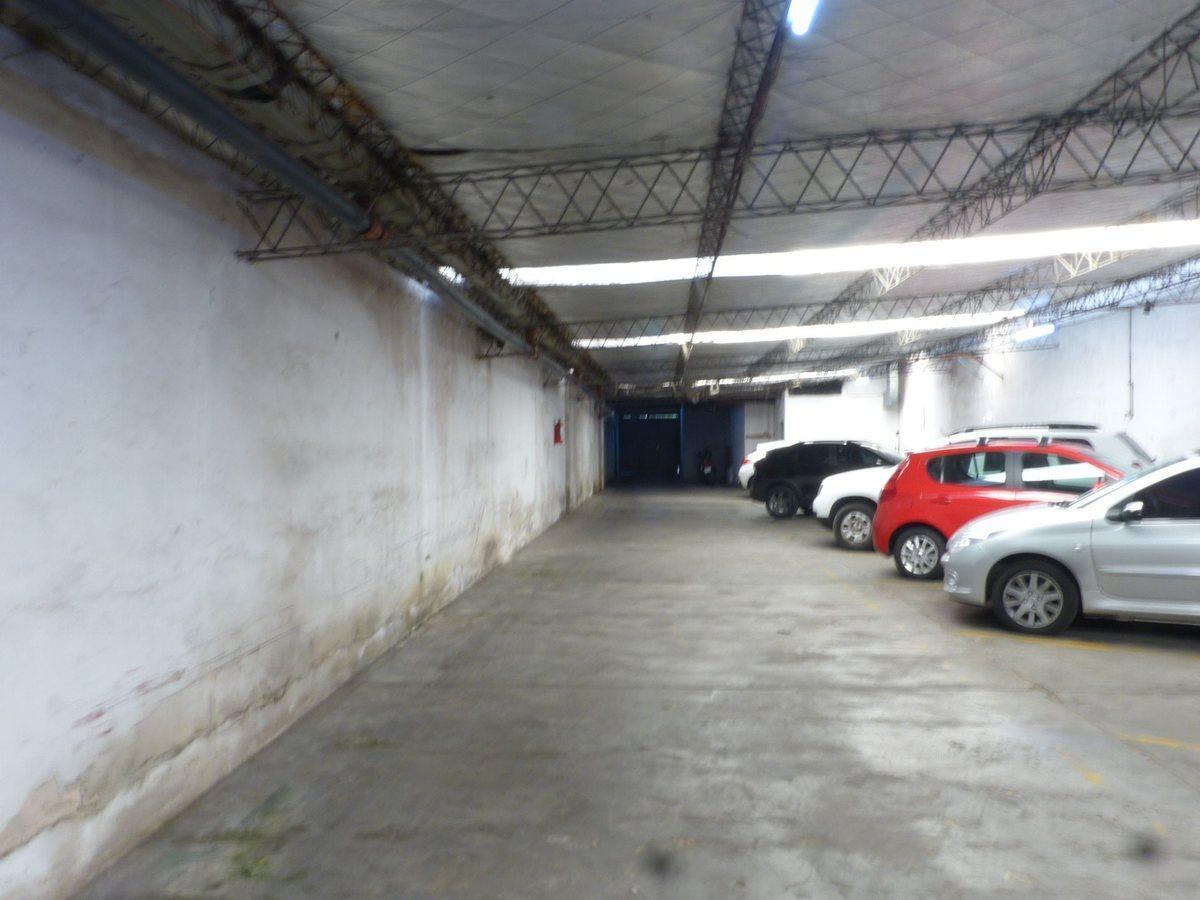 VENTA COCHERA CUBIERTA, P. BAJA, EN VILLA URQUIZA