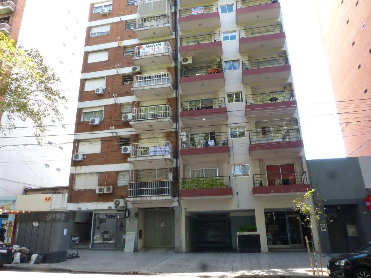VENTA COCHERA CUBIERTA, P. BAJA,  EN VILLA URQUIZA 4
