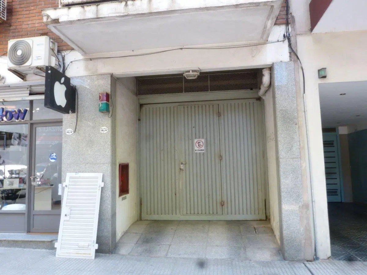 VENTA COCHERA CUBIERTA, P. BAJA,  EN VILLA URQUIZA 5