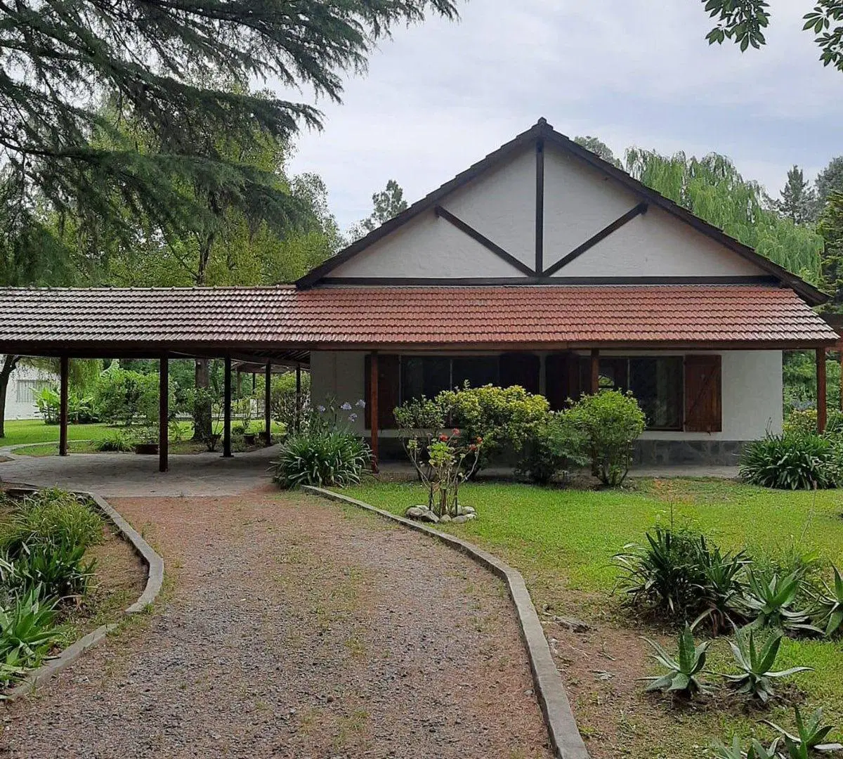 ESPECTACULAR CASA QUINTA EN  EL CAZADOR 2