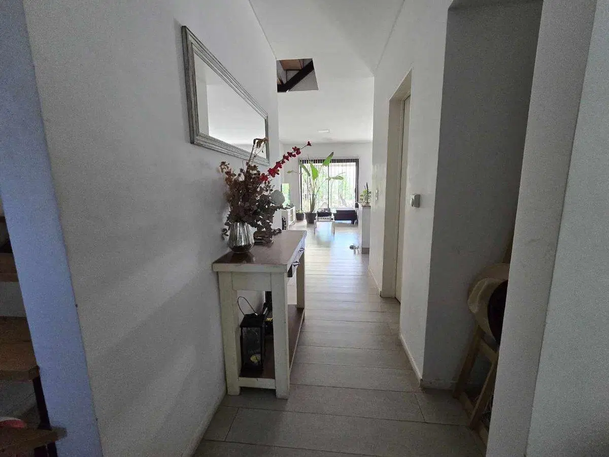 HERMOSO DUPLEX DE 4 AMB. CON COCHERA Y PARQUE 4