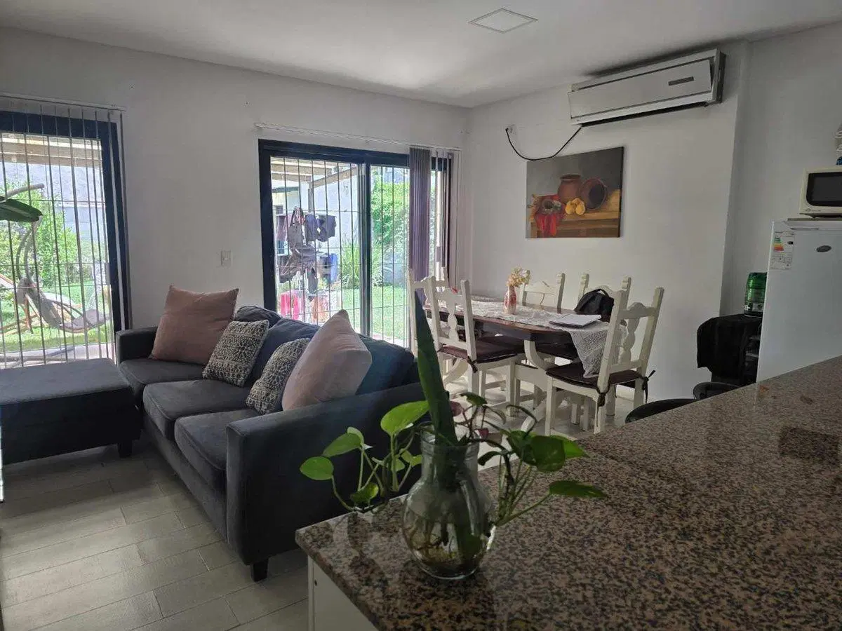 HERMOSO DUPLEX DE 4 AMB. CON COCHERA Y PARQUE 2