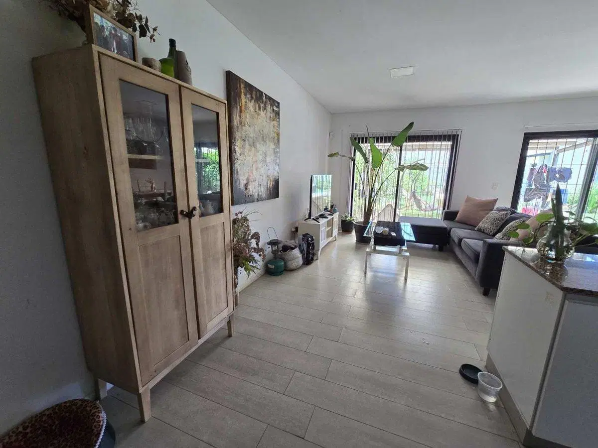 HERMOSO DUPLEX DE 4 AMB. CON COCHERA Y PARQUE 3