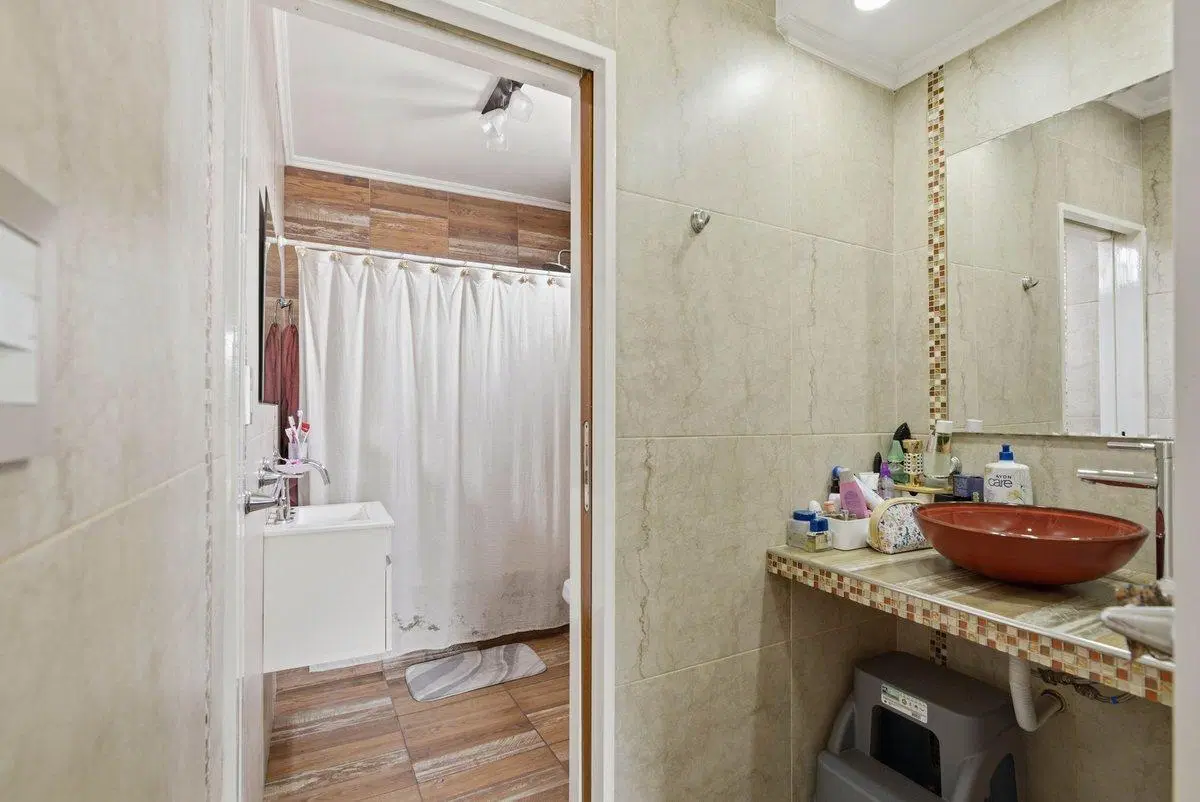 Venta casa en Lomas de Zamora, 4 amb. patio/coch. 3