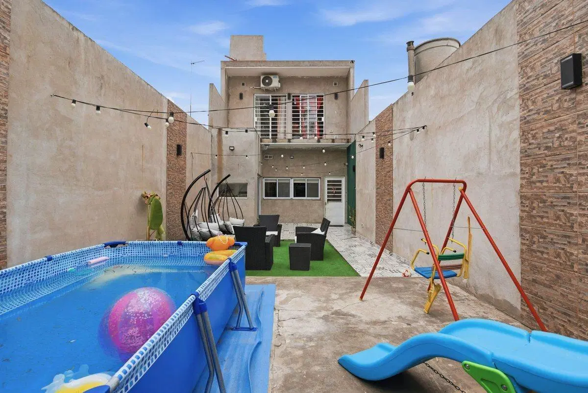 Venta casa en Lomas de Zamora, 4 amb. patio/coch. 5