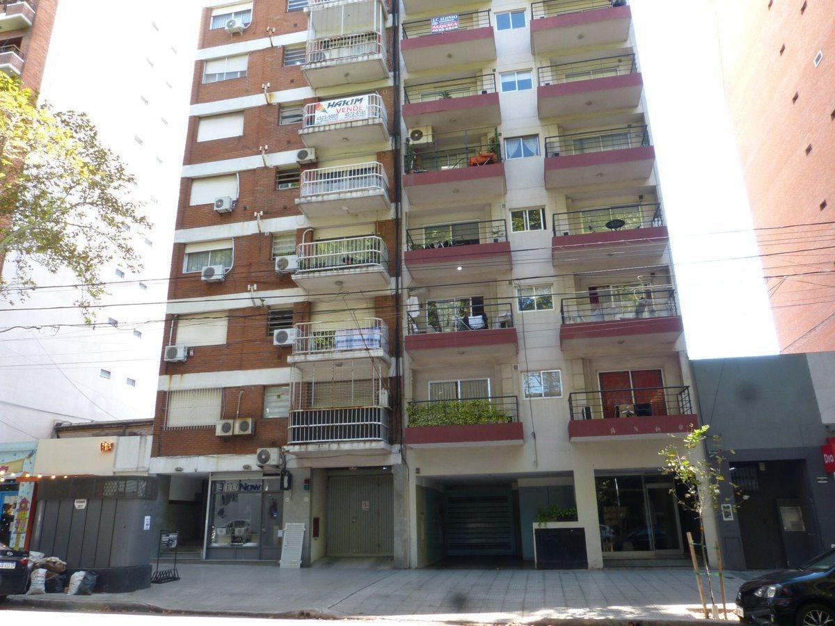 VENTA COCHERA CUBIERTA, P. BAJA, EN VILLA URQUIZA