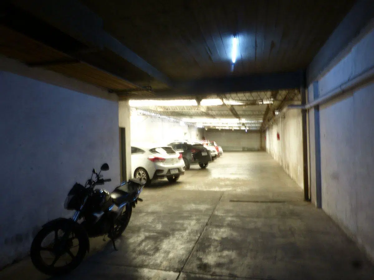 VENTA COCHERA CUBIERTA, P. BAJA,  EN VILLA URQUIZA 3