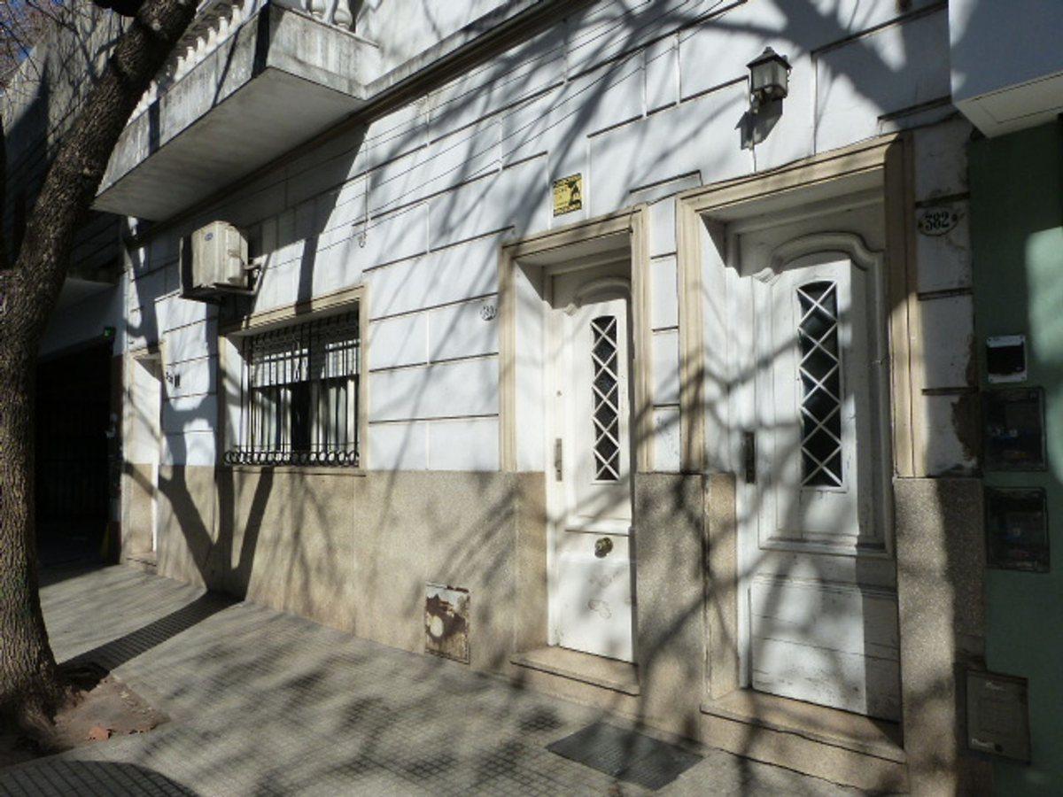 VENTA AMPLIO PH 4 AMB., SIN EXP. C/TERRAZA, FLORES