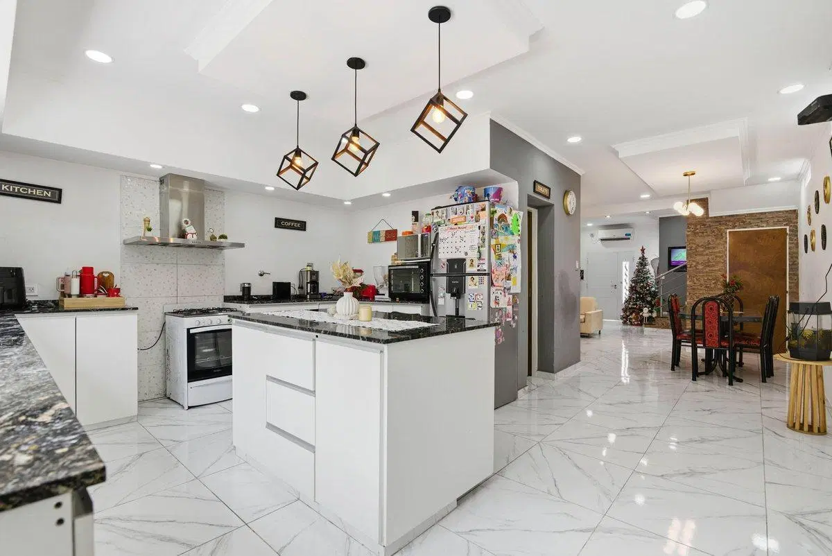 Venta casa en Lomas de Zamora, 4 amb. patio/coch. 3