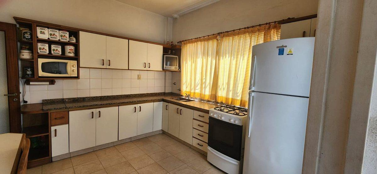 Foto de VENTA CASA QUILMES 3 AMB. C/LOCALES EN BLOCK, imagen 4
