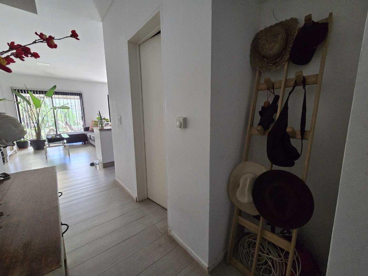 Foto de HERMOSO DUPLEX DE 4 AMB. CON COCHERA Y PARQUE, imagen 1