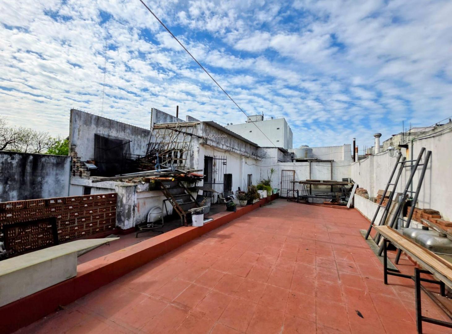 Foto de Venta Casa con local y coch. en lote prop. Pompeya, imagen 3