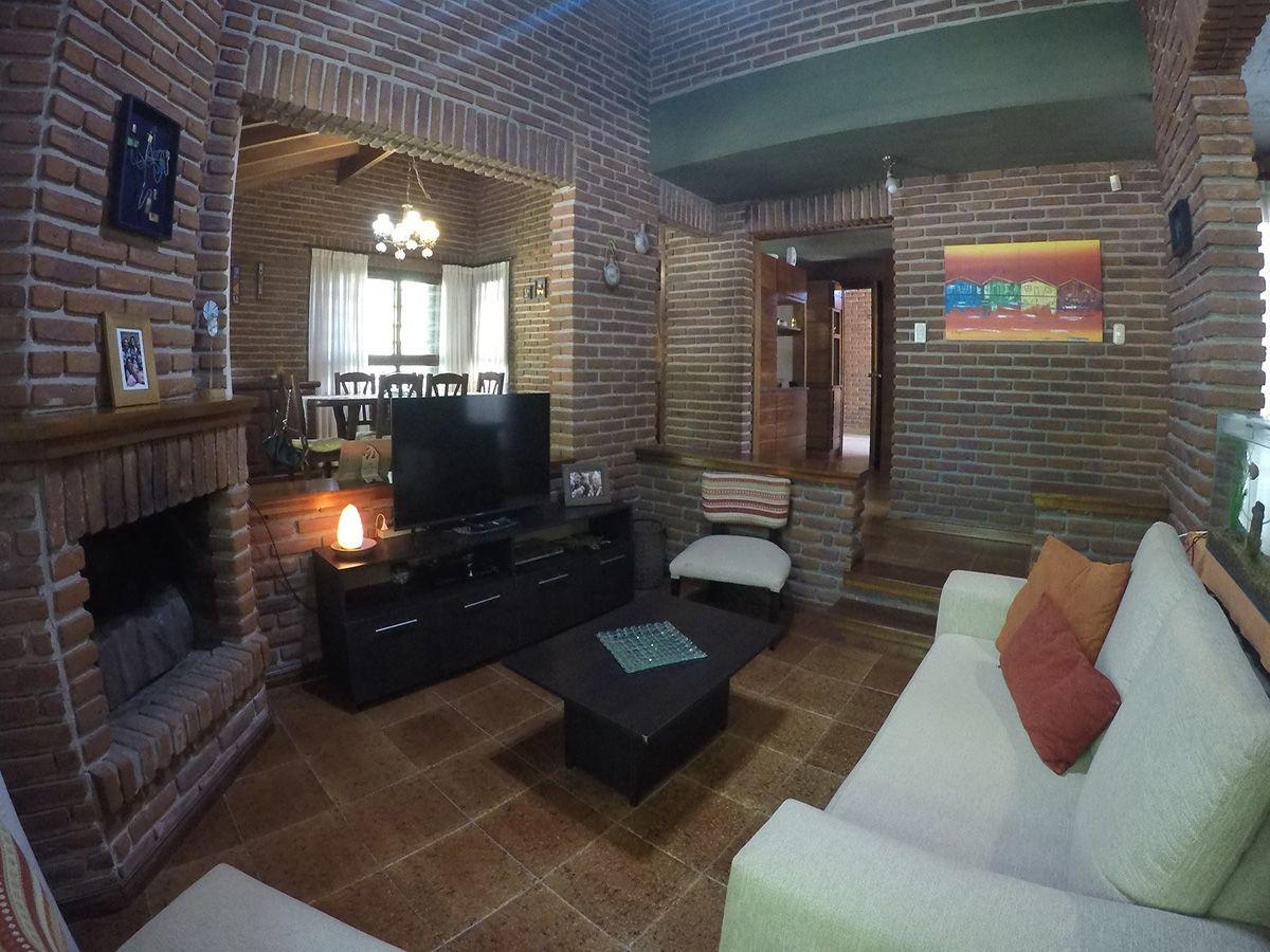 Foto de Chalet 4 Ambientes con garage y parque, imagen 4
