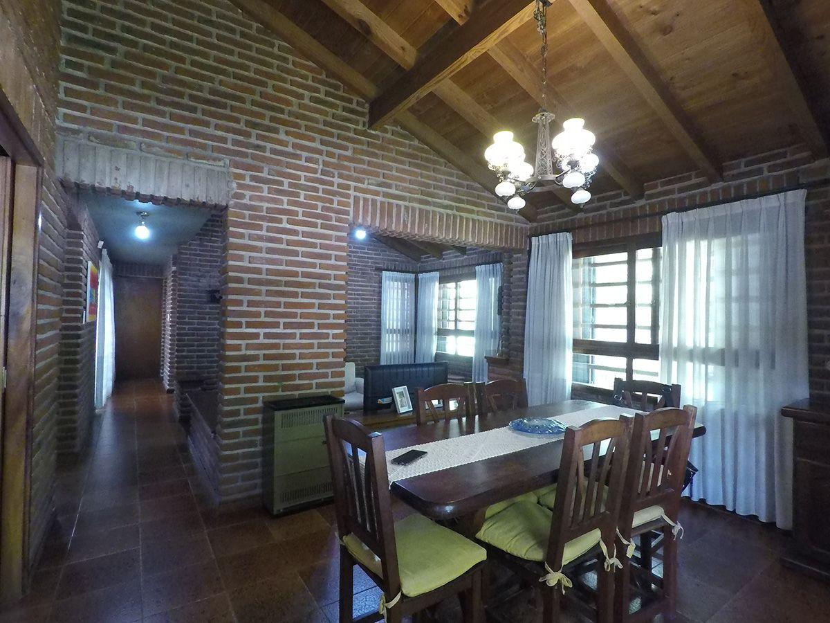 Foto de Chalet 4 Ambientes con garage y parque, imagen 2