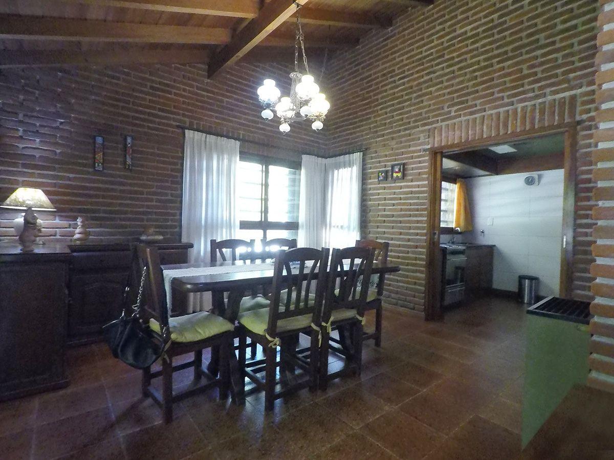 Foto de Chalet 4 Ambientes con garage y parque, imagen 3