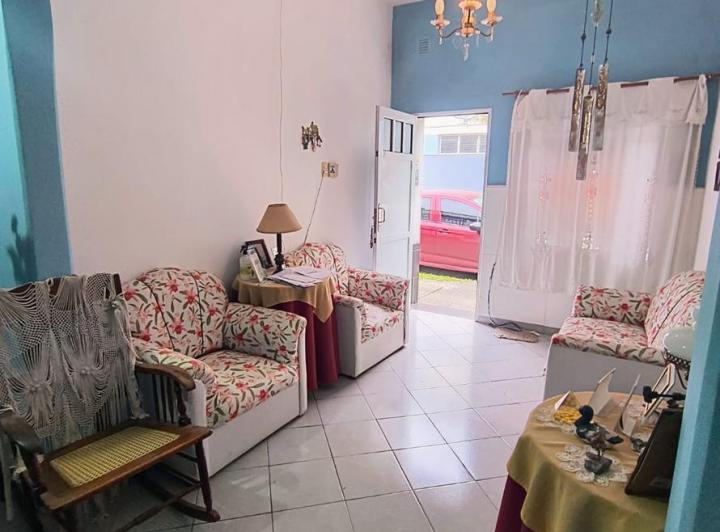 Casa en  venta calle Schachtel casi Colombo 4
