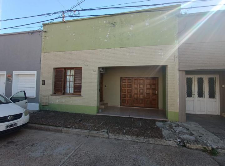 Casa céntrica en  venta ubicada en calle L. n. Palama casi Roca 2