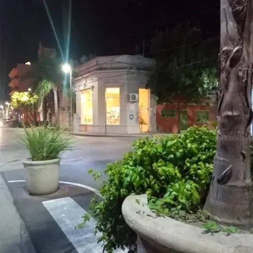 Local frente a la plaza San Martín 5