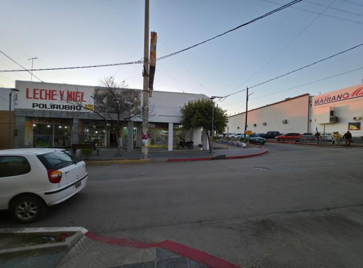 Gran esquina Comercial en VENTA 4