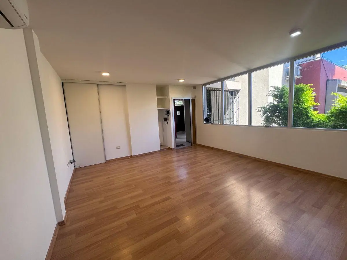 OFICINA 30 m2 - EN ALQUILER SOBRE RECTA MARTINOLLI 3