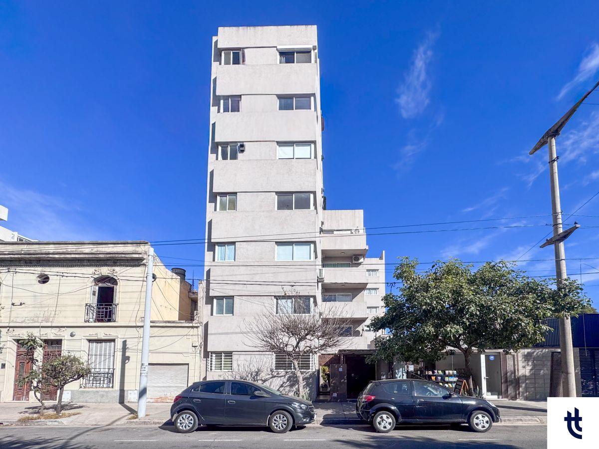 Departamento en venta de 2 dormitorios en PB (gran extensión de patio propio) en Barrio Alta Córdoba