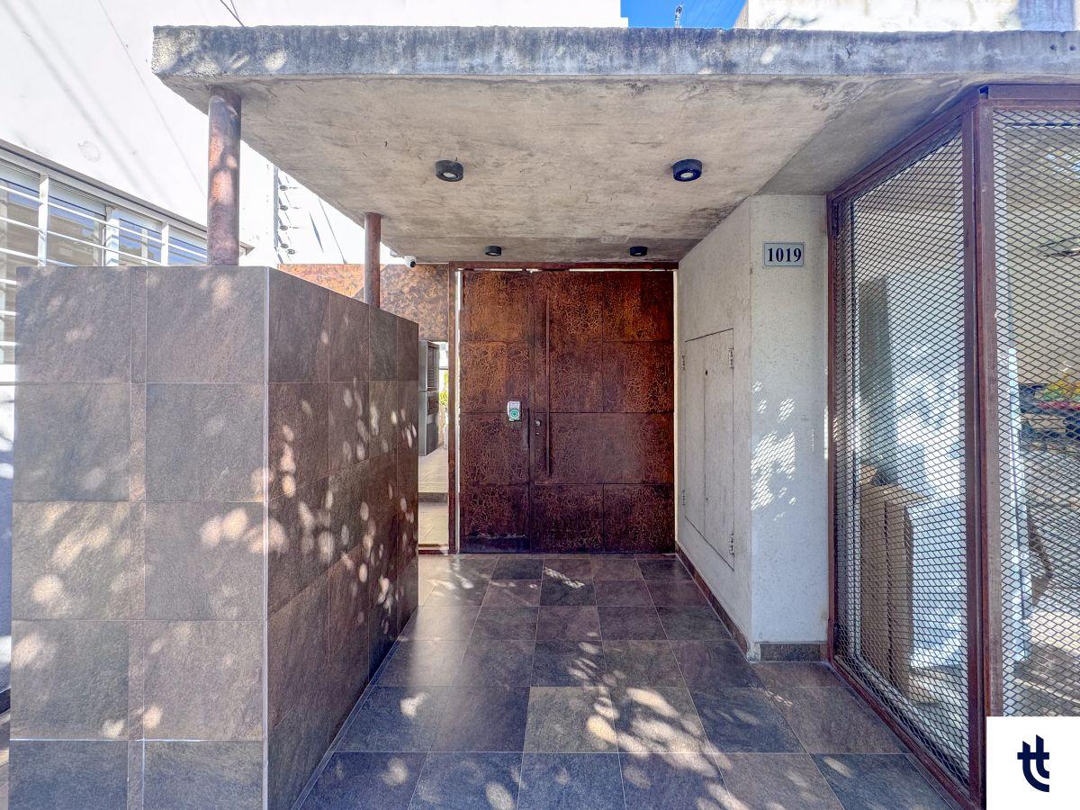 Departamento en venta de 2 dormitorios en PB (gran extensión de patio propio) en Barrio Alta Córdoba