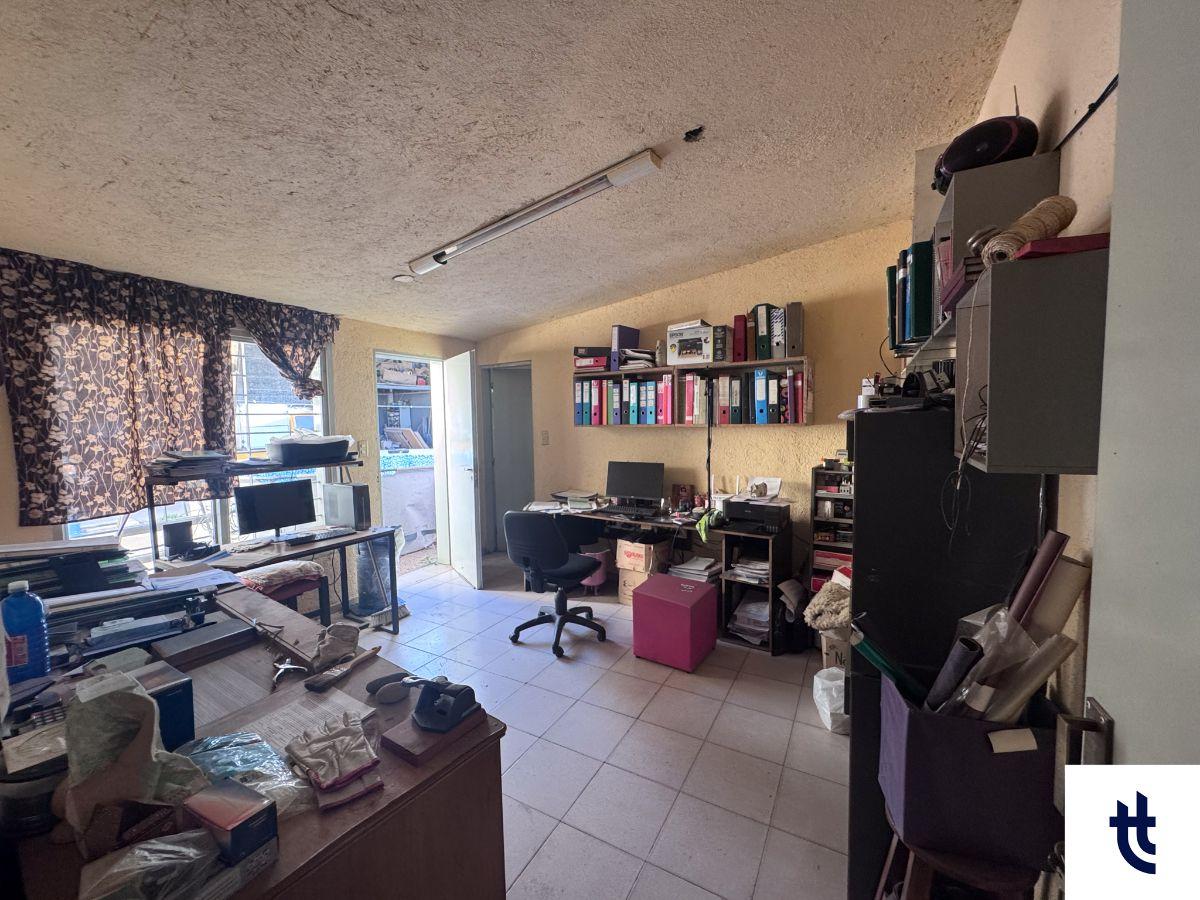 Foto de LOCAL COMERCIAL ESQUINA CON DEPÓSITO Y OFICINAS | 710 m² T y 519 m² Cub, imagen 3