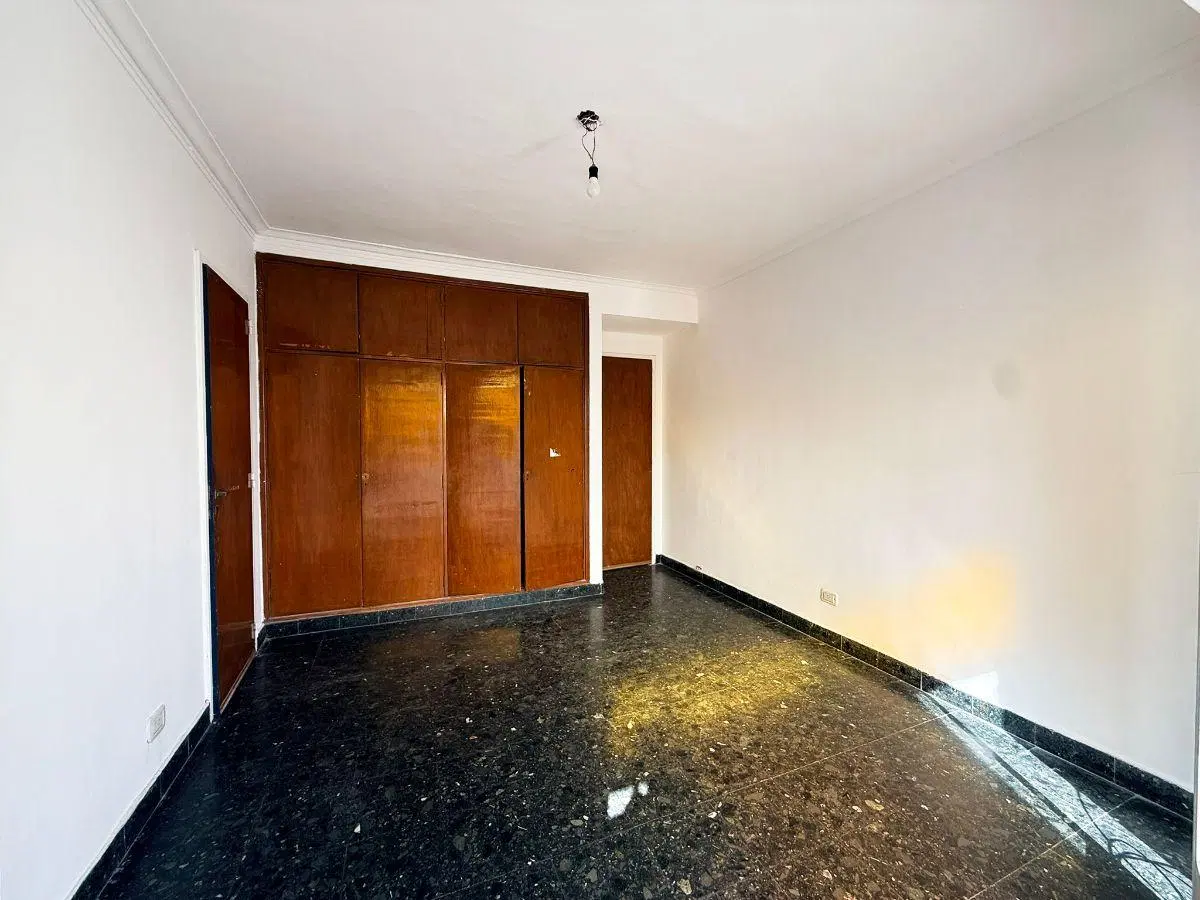 Venta de departamento 4 ambientes con balcón corrido, terraza propia, quincho y parrilla 3