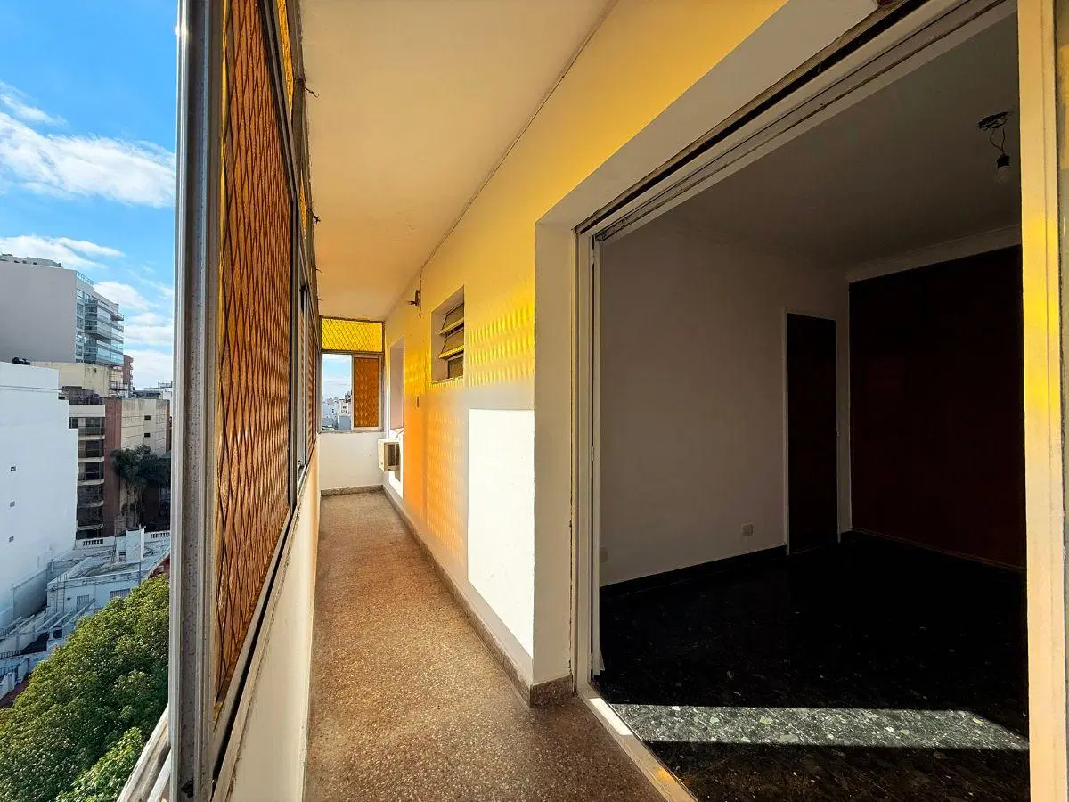 Venta de departamento 4 ambientes con balcón corrido, terraza propia, quincho y parrilla 4
