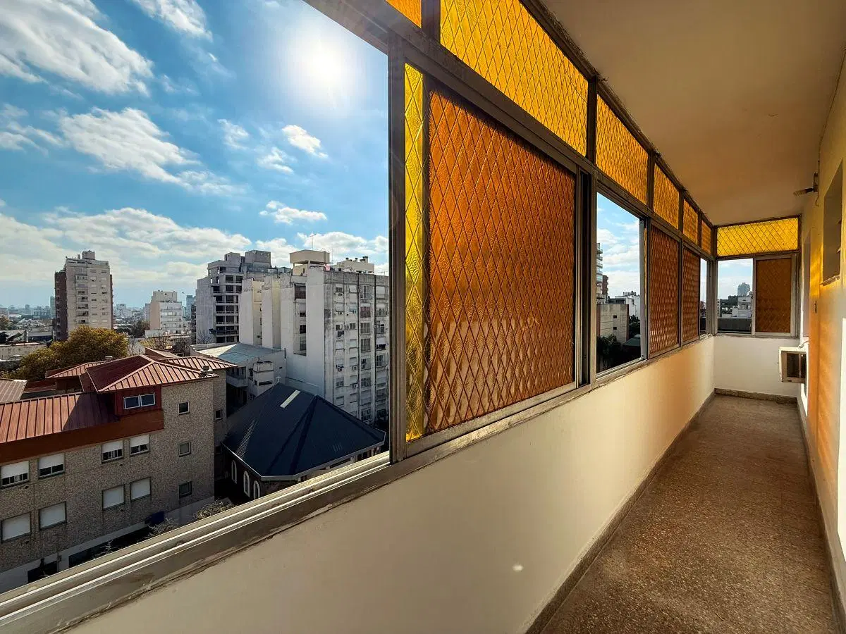 Venta de departamento 4 ambientes con balcón corrido, terraza propia, quincho y parrilla 2