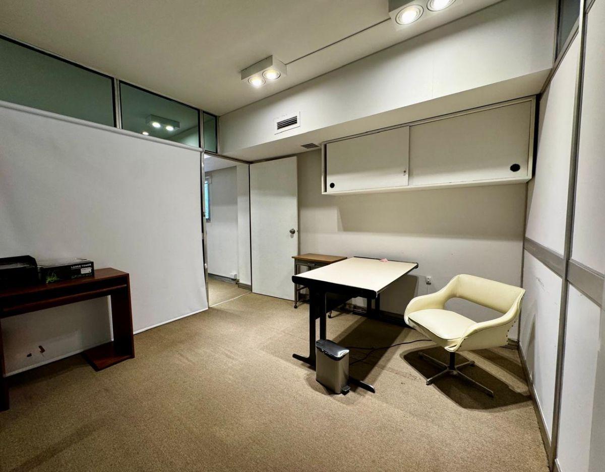 Foto de EXCELENTE OFICINA COMERCIAL DE 120 m² EN ALQUILER EN SAN NICOLAS, imagen 3