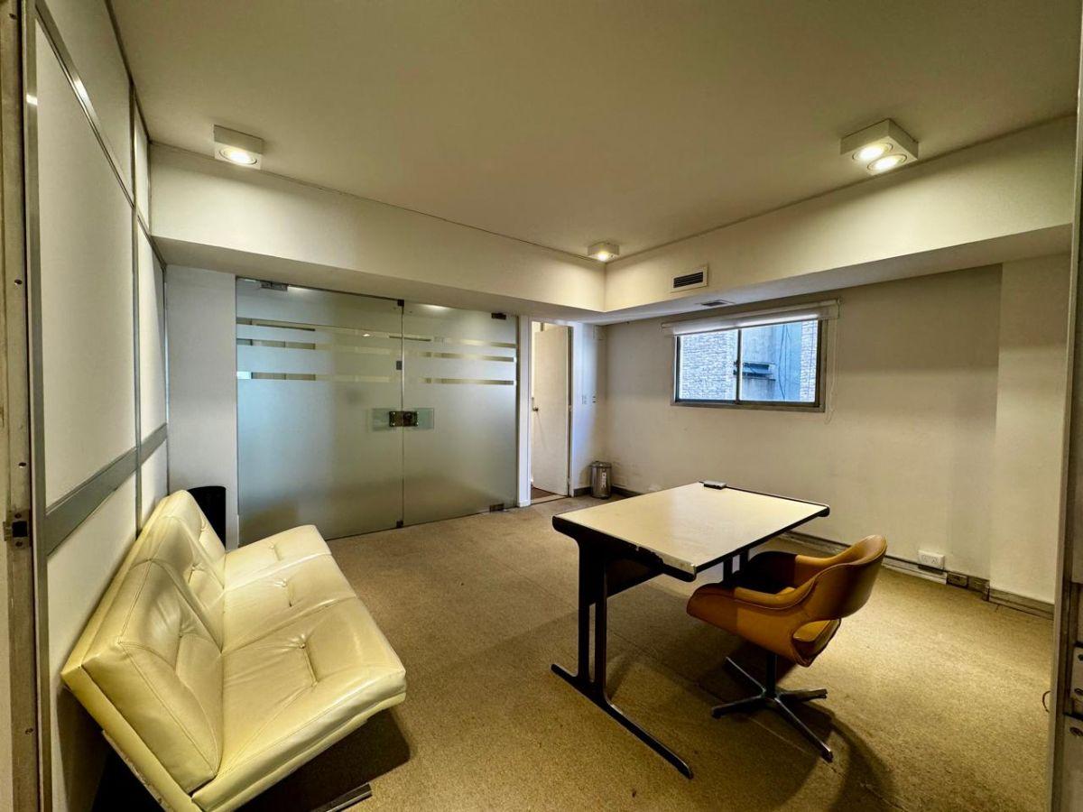 Foto de EXCELENTE OFICINA COMERCIAL DE 120 m² EN ALQUILER EN SAN NICOLAS, imagen 2