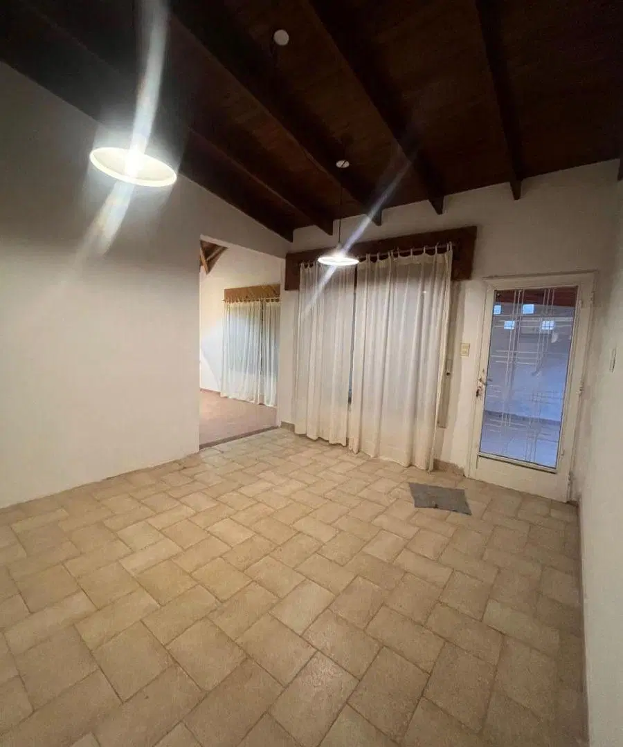 CASA NIVEL GERENCIAL P/OFICINAS, CONSULTORIOS, VIVIENDA. 4