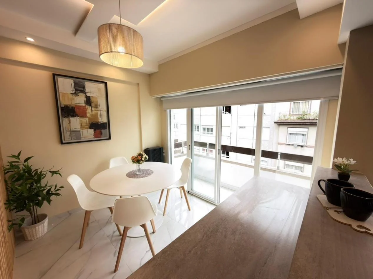 IMPECABLE MONOAMBIENTE RECICLADO CON BALCON