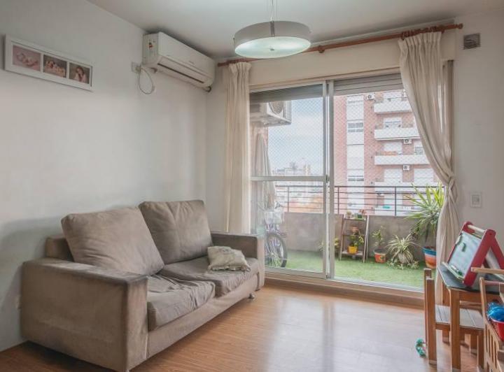 Departamento de 2 dormitorios al frente con balcon en venta , Calidad Bauen 2