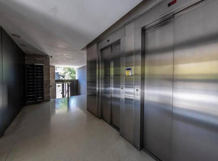 Departamento de 2 dormitorios al frente con balcon en venta , Calidad Bauen 4